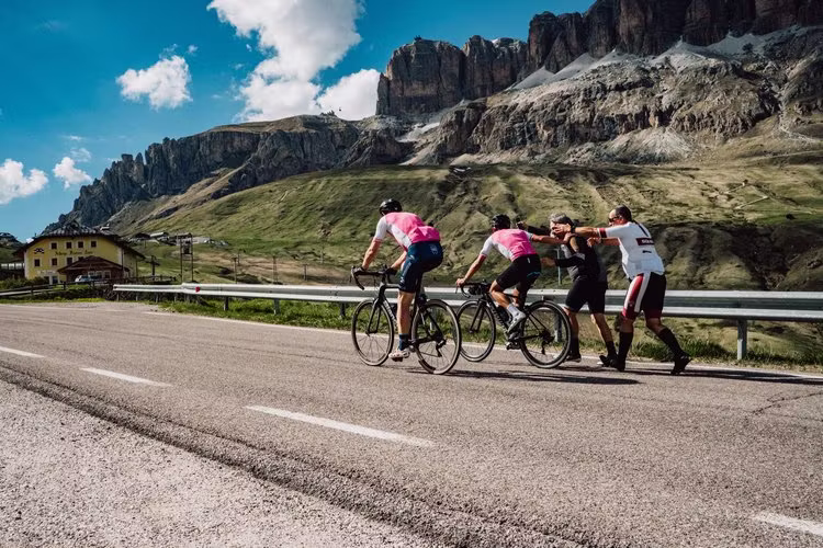 Cycling group tour in Italy