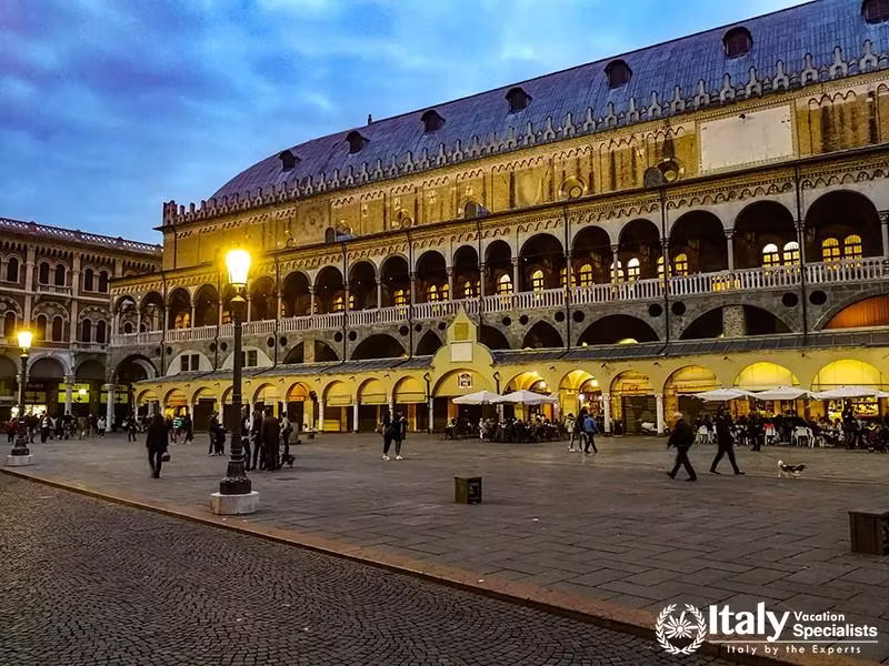 Vista serale sul palazzo della Ragione a Padova. 4 Novembre 2018 Padova - Italia
