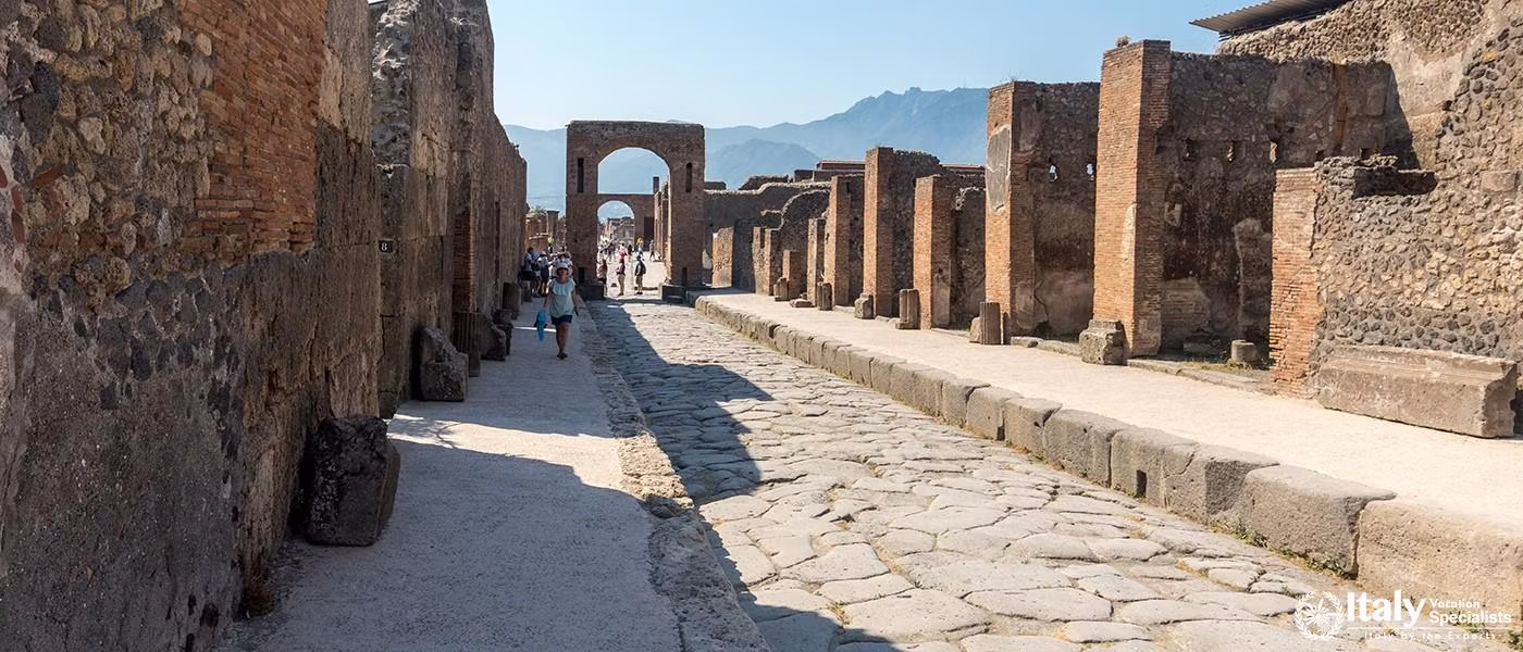travel experience in Pompeii Italy with private tours and local guides