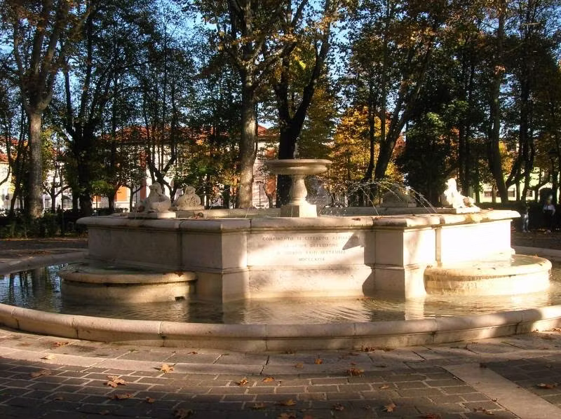 Avezzano - Fontana di Piazza Torlonia 