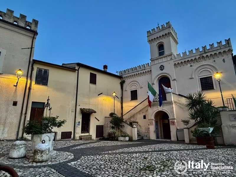 Piazza Vittorio Emanuele II: The Heart of Stimigliano