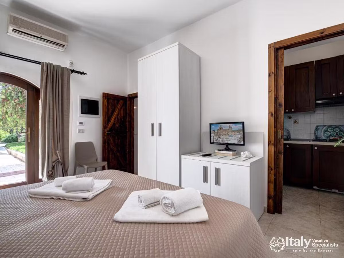 Bright Guest Room with Private Kitchenette Area