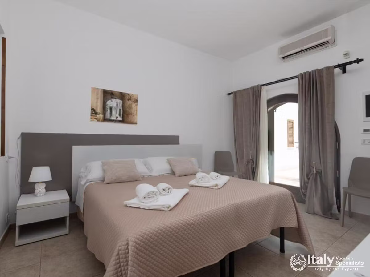 Spacious Accommodation with Kitchen Corner