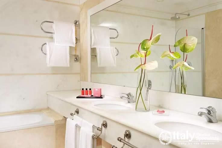 Excellent bathroom in Grand Hotel Continental