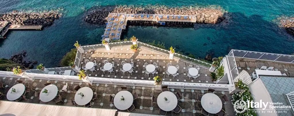 Overview of restaurant in Grand Hotel Riviera Sorrento