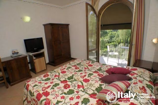 Relaxing bedroom in Hotel Sovestro