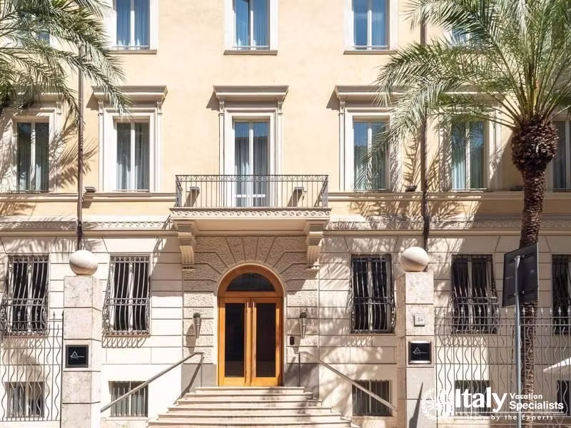 Welcoming entrance showcasing classic elegance at Hotel Capo dAfrica.