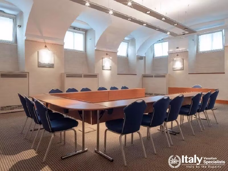 Spacious and modern conference room at Hotel Capo dAfrica.