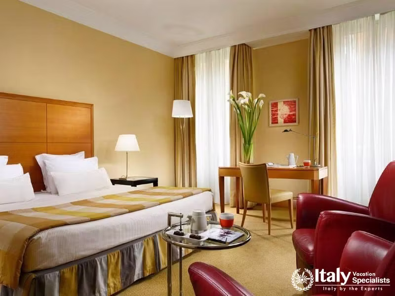 An elegant room with sophisticated touches and a welcoming atmosphere at Hotel Capo dAfrica.