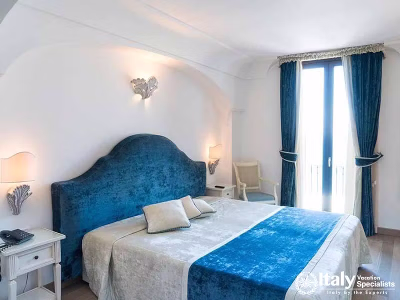 Deluxe double room with sea view in Hotel Covo dei Saraceni