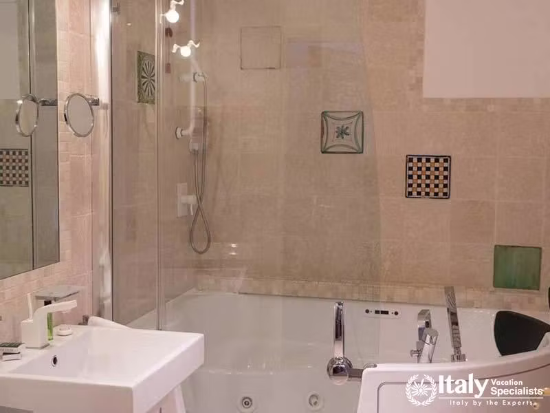 Excellent bathroom in Hotel Covo dei Saraceni
