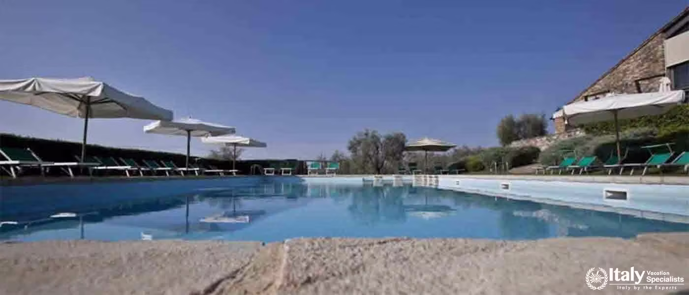 Peaceful environment in swimming at Hotel Rocca delle MacÃ¬e 