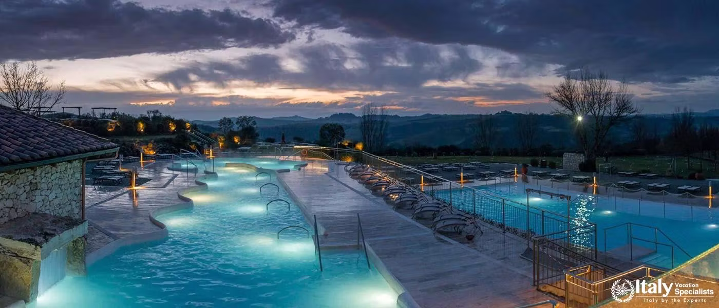 Resort with Beautiful Views from the Swimming pool in Rapolano Terme, Italy 