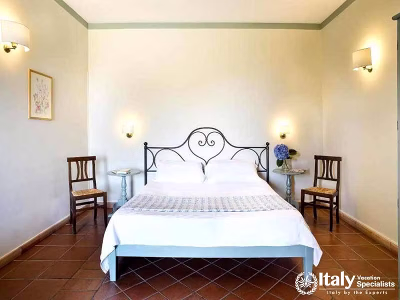 Agriturismo Tenuta San Micheles Bedroom: Simplicity and Elegance