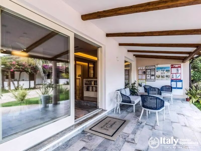 A cozy nook at Villaggio Il Gabbianos entrance invites guests to relax