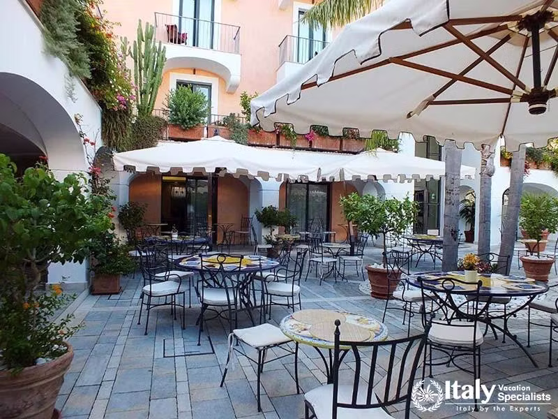 Al Fresco Dining at Hotel Murmann: Marateas Culinary Oasis