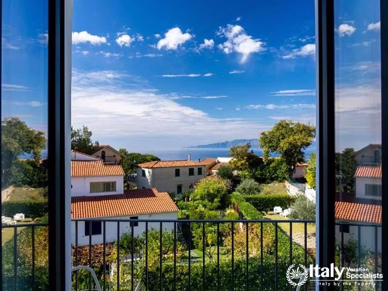 Room with a Seaview: Balcony Bliss at Hotel Murmann, Maratea