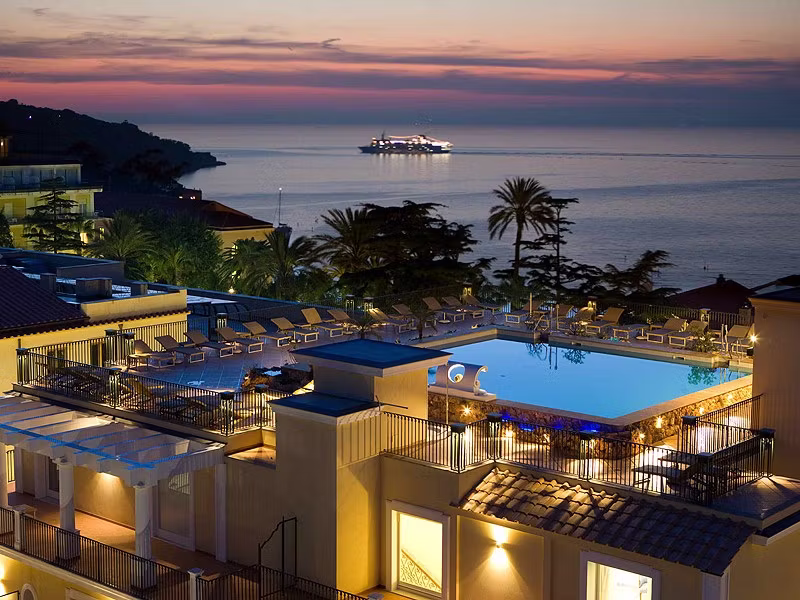 Grand Hotel La Favorita hotel accommodation in Campania Italy