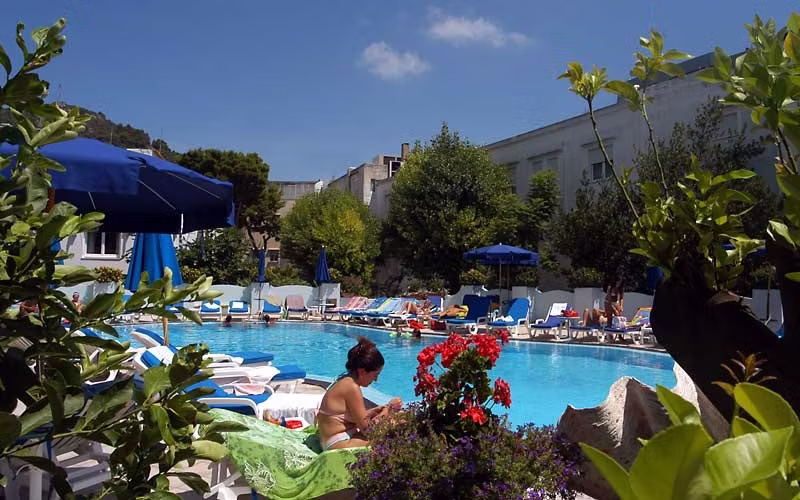 Felice, Pool 