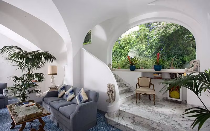 Felice, Lobby 