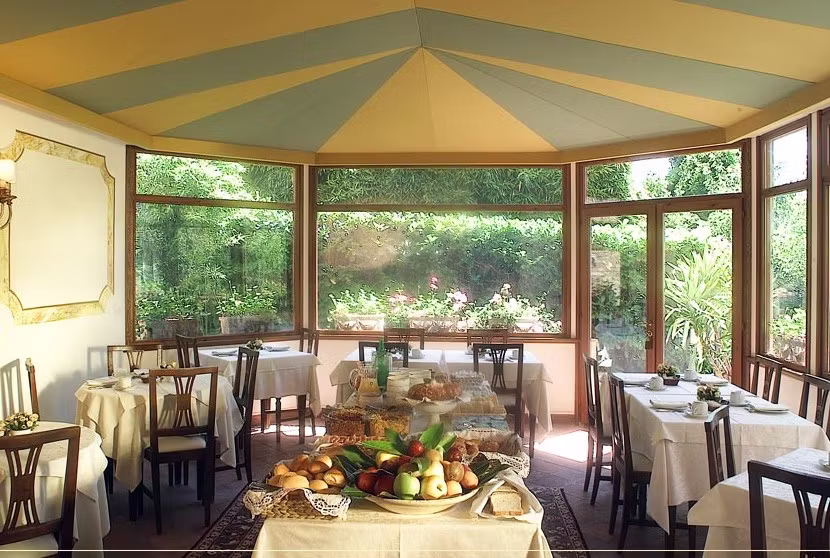 Interior Breakfast Room, Hotel Santa Caterina