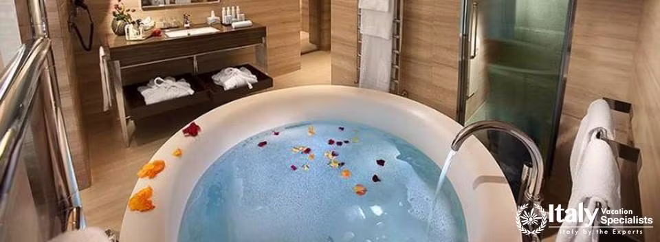 Beautiful Jacuzzi at Grand Hotel Cavour Milano