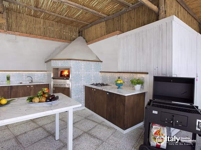 Fully Equipped Outdoor Kitchen in Villa del Mar, Marina del Cantone