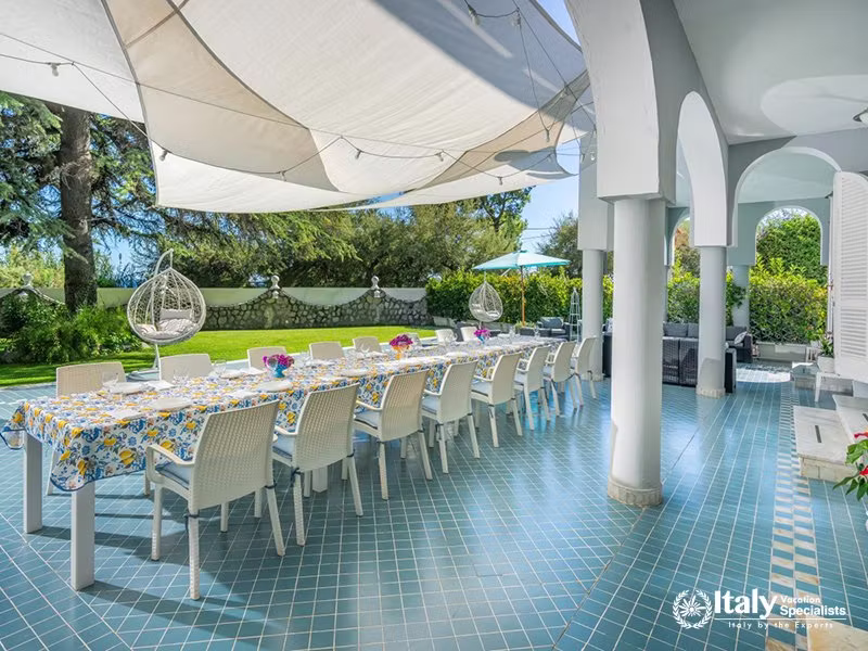 Spacious Outdoor Dining Setting in Villa del Mar, Marina del Cantone