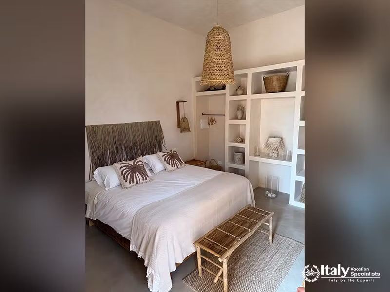 Bright double bedroom in La Casa sul Mare