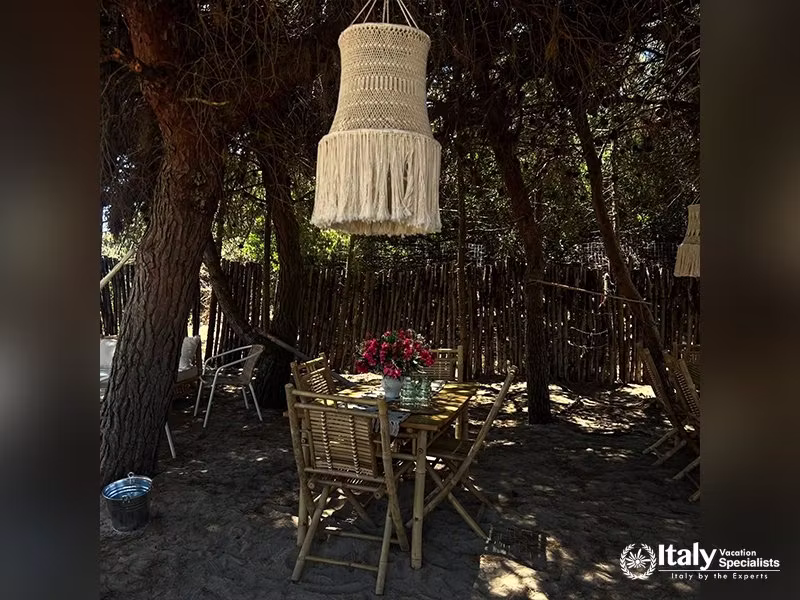 Dining beneath the pine trees in La Casa sul Mare