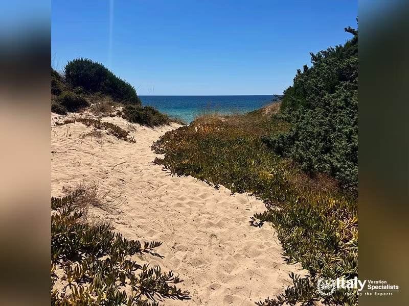 Sandy path leading to the Ionian Sea from La Casa sul Mare