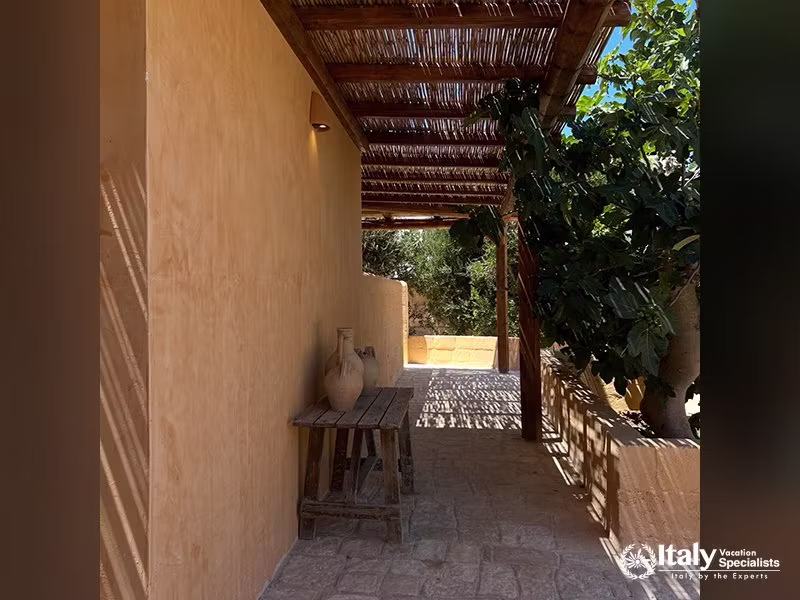 Shaded covered walkway in La Casa sul Mare