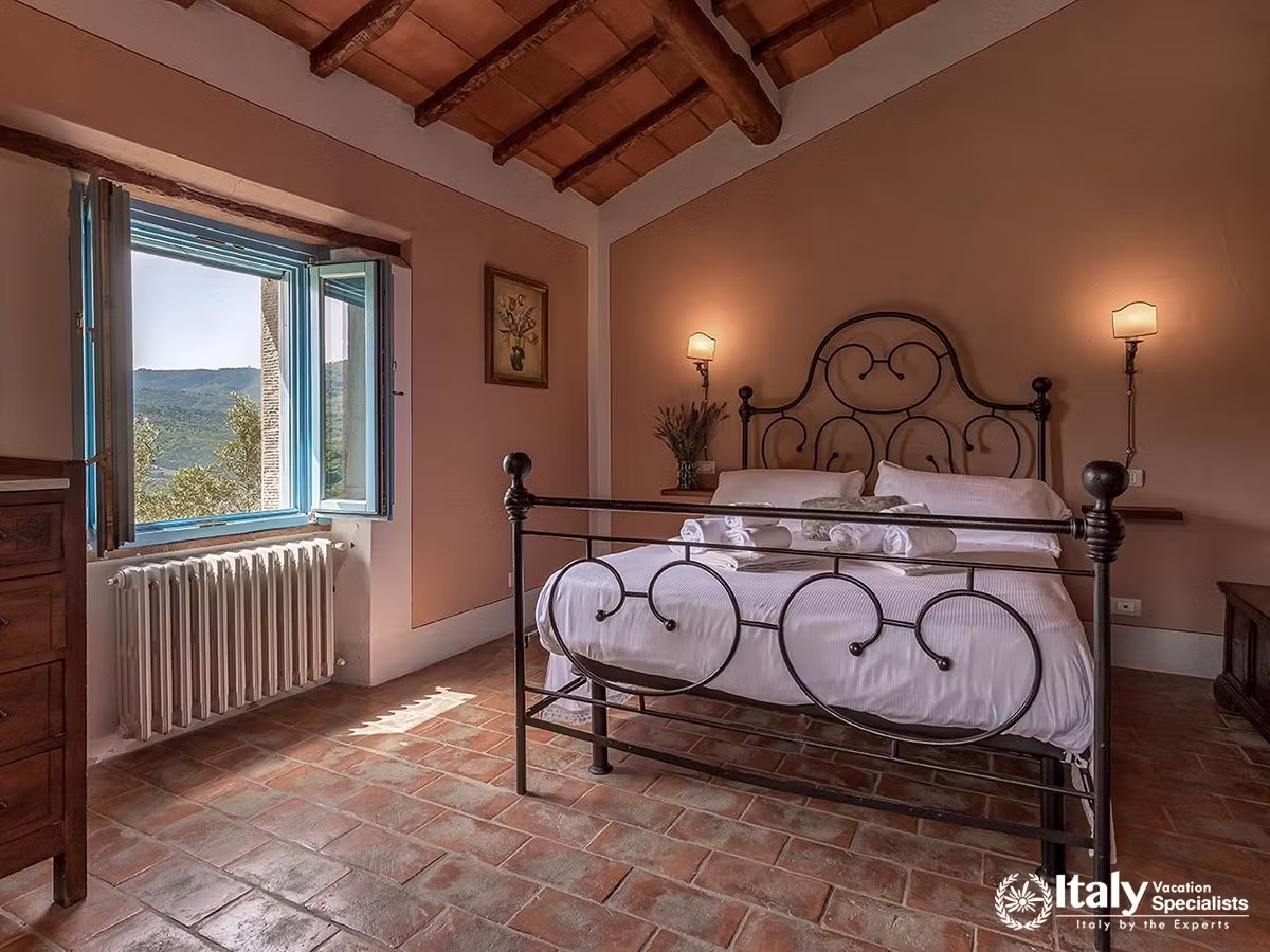 Elegant Double Bedroom with Countryside Views at Villa San Martino