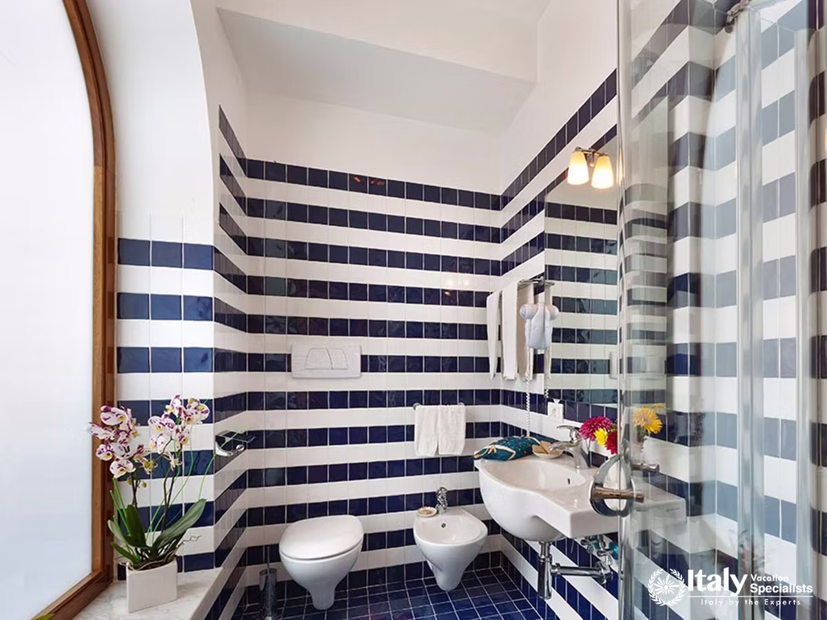 A Stylish Blue-and-White Coastal Bathroom