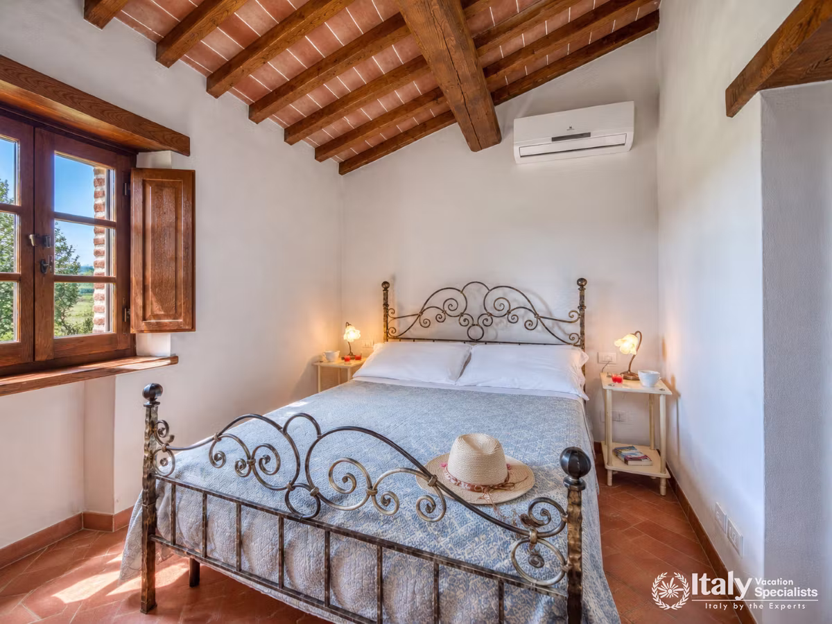 Villa Cortavalle, CASALE CINQUE VALLI 8