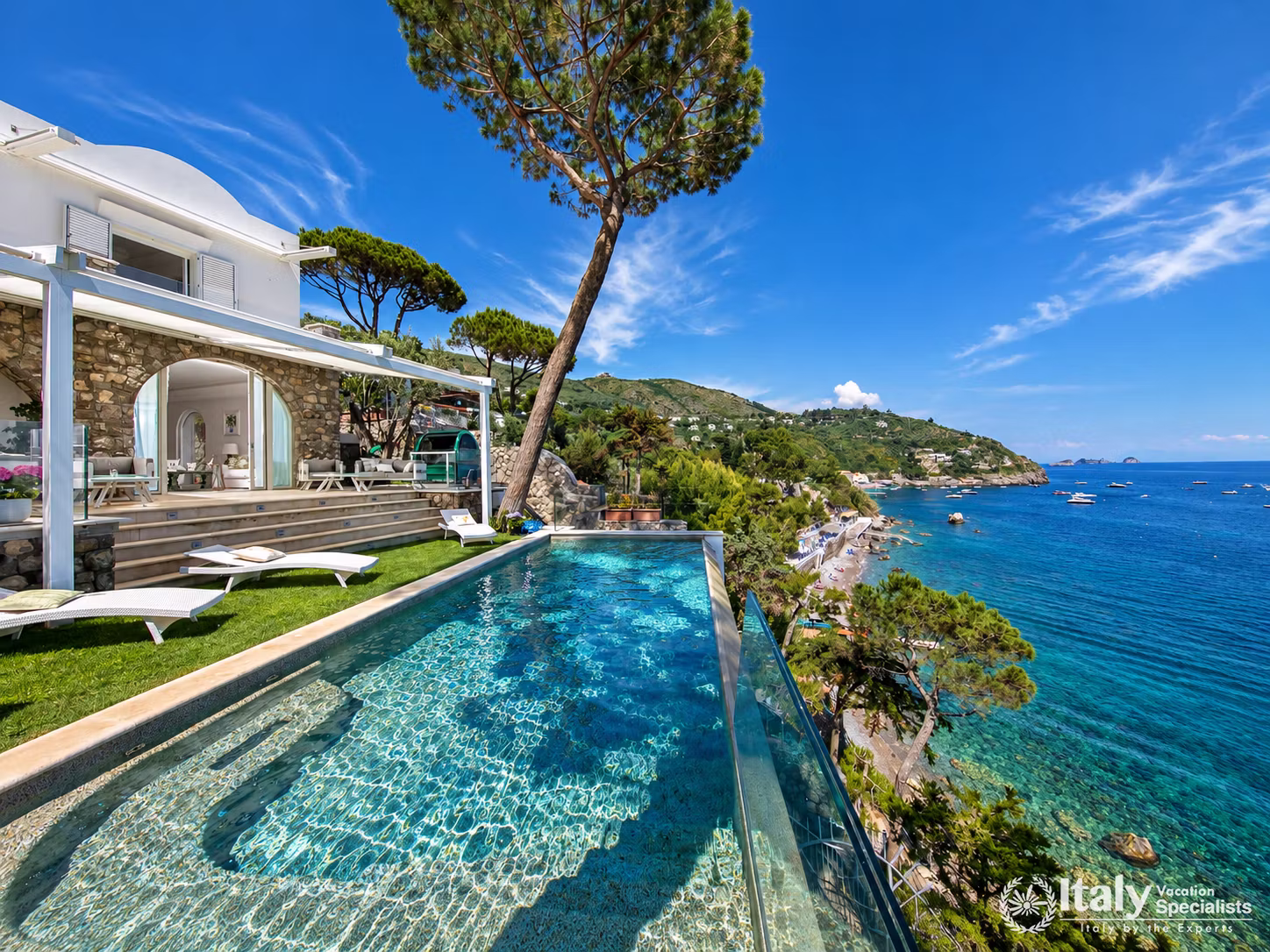 Seafront Villa with Infinity Pool