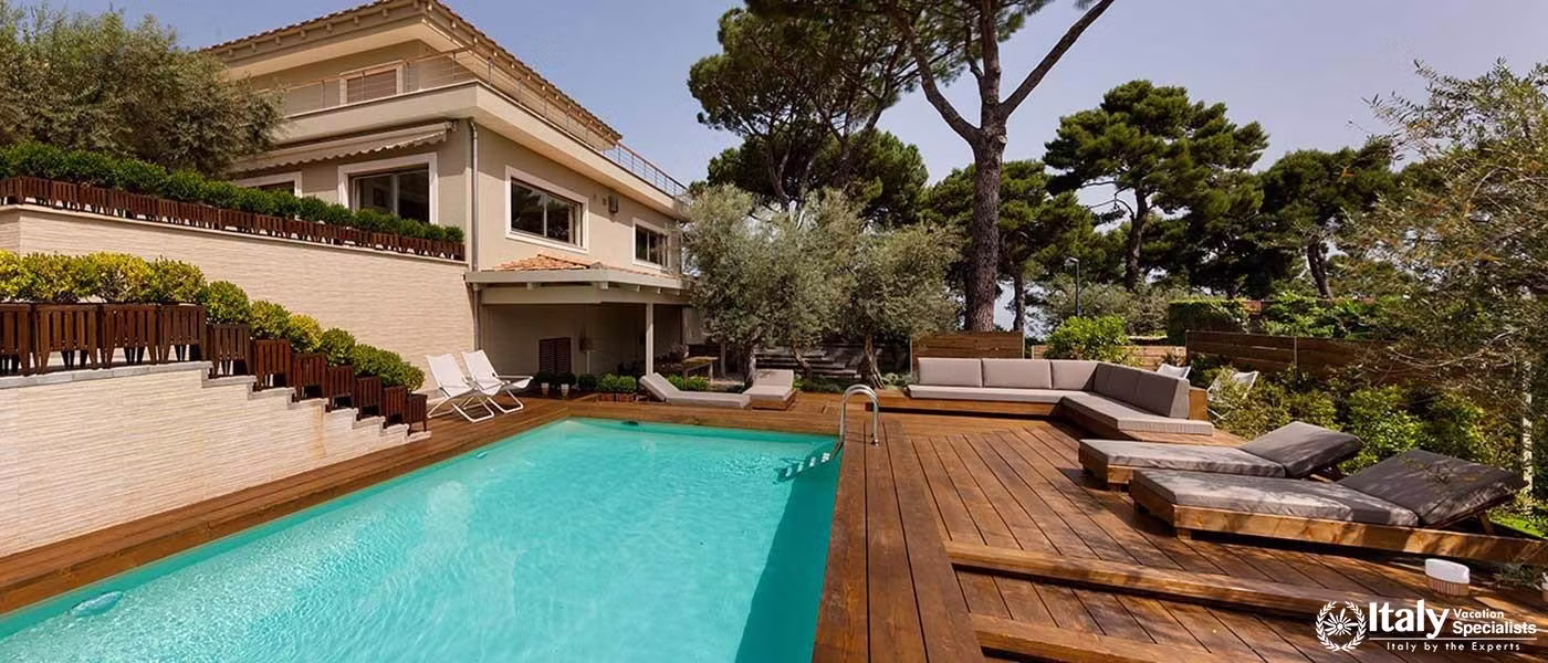  Swimming pool in Villa Moyria