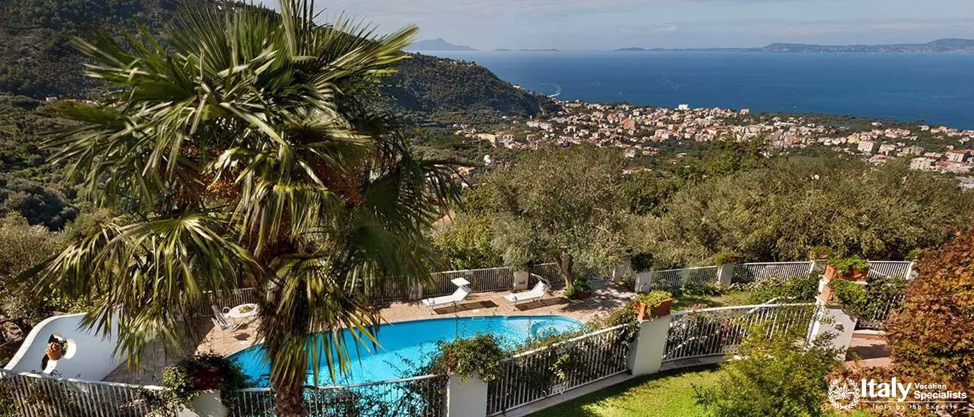 Overview of swimming Villa Mio