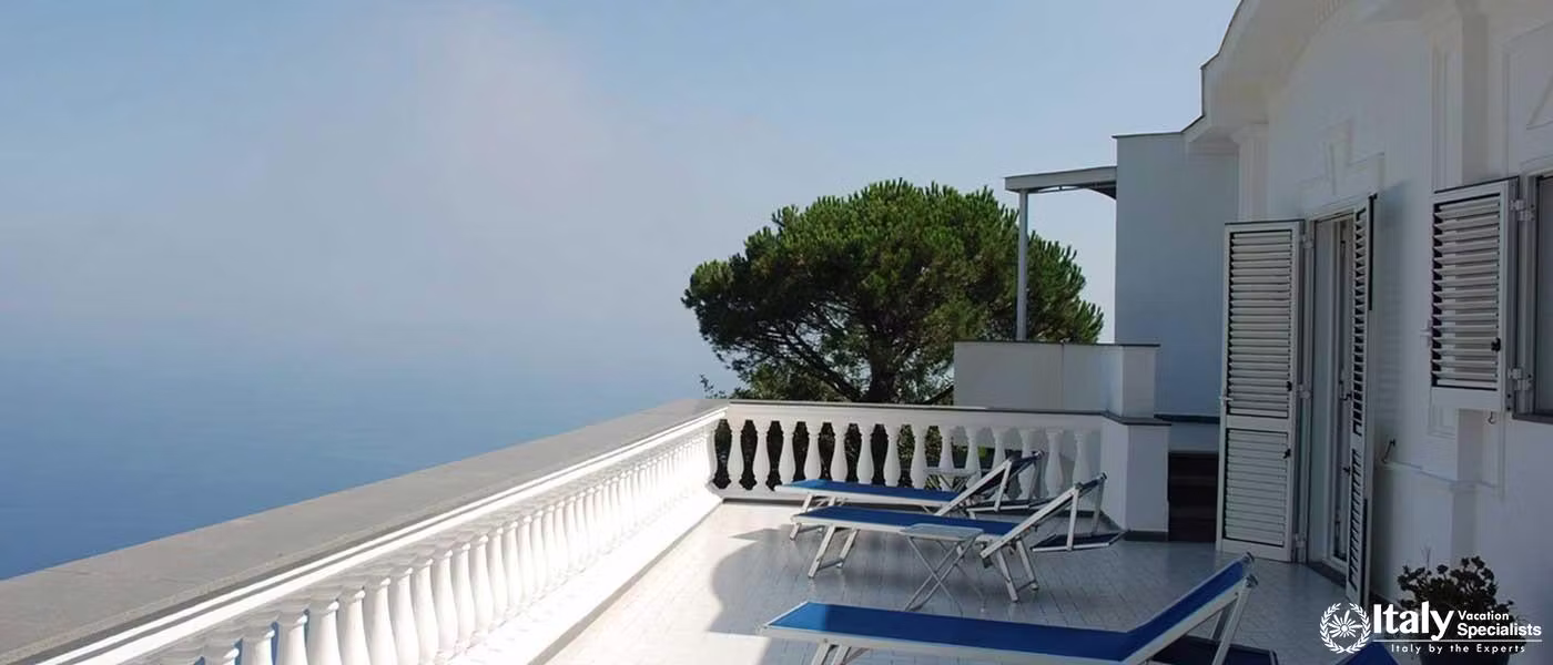 Sun-bathing area in Villa Venancio