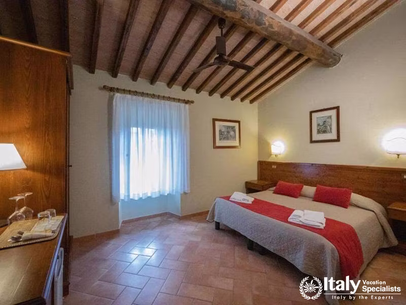 Charming Double Bedroom with Rustic Tuscan Design at La Dimora del Gazebo in San Gimignano, Italy