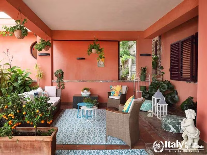 Villa Sontuosos Cozy Patio Oasis in Taormina