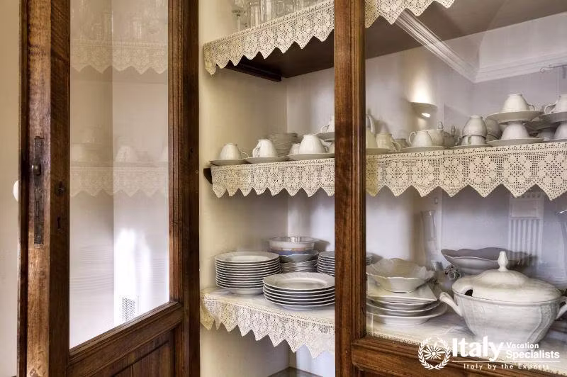 Crockery in Caloroso Villa