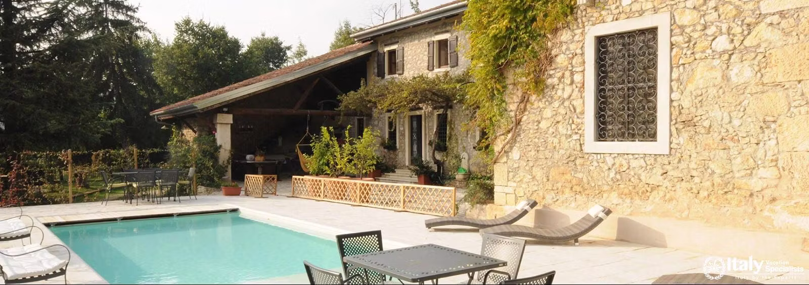 Pool chairs and swimming pool in Villa Delizioso