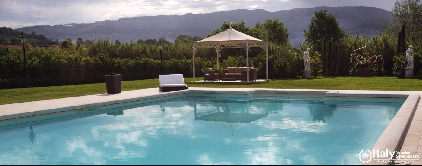 Swimming pool in Villa Pattoni
