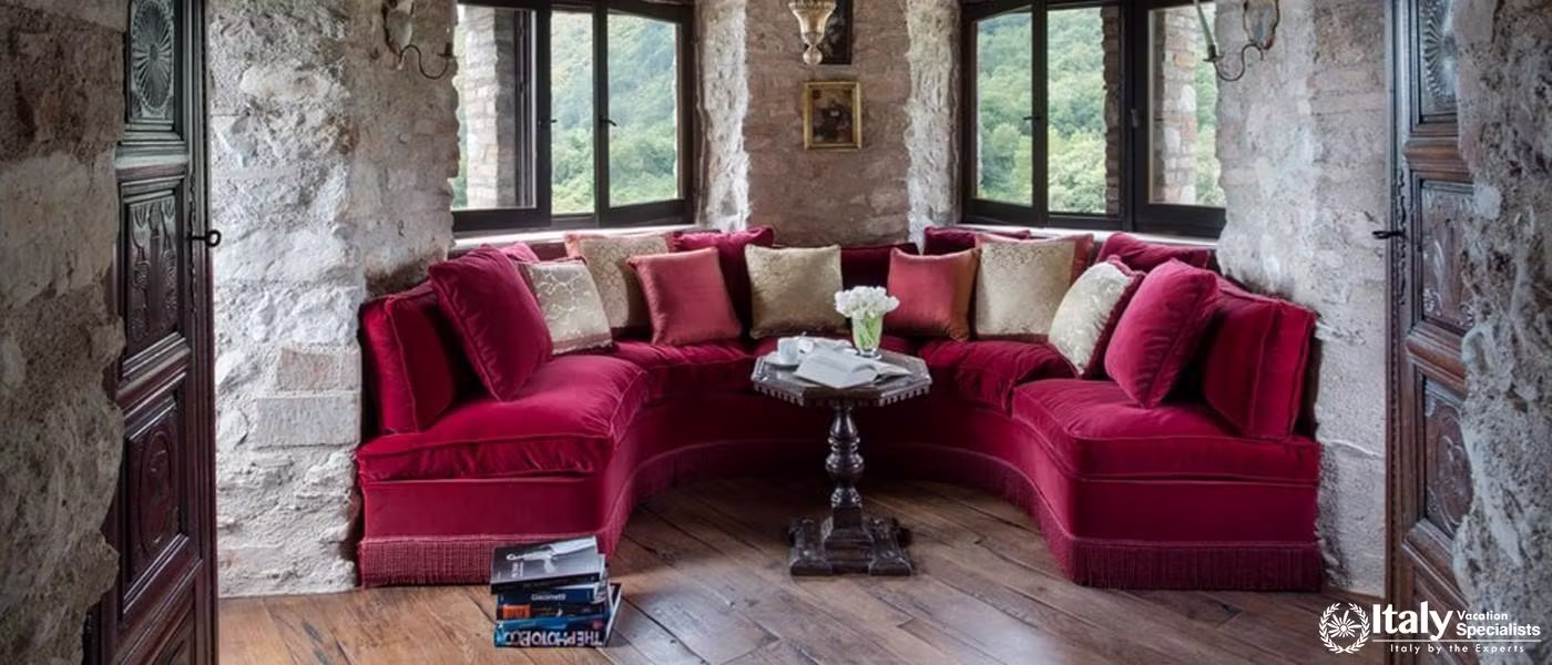 Wonderful wall-to-wall sofas in Villa Tezio