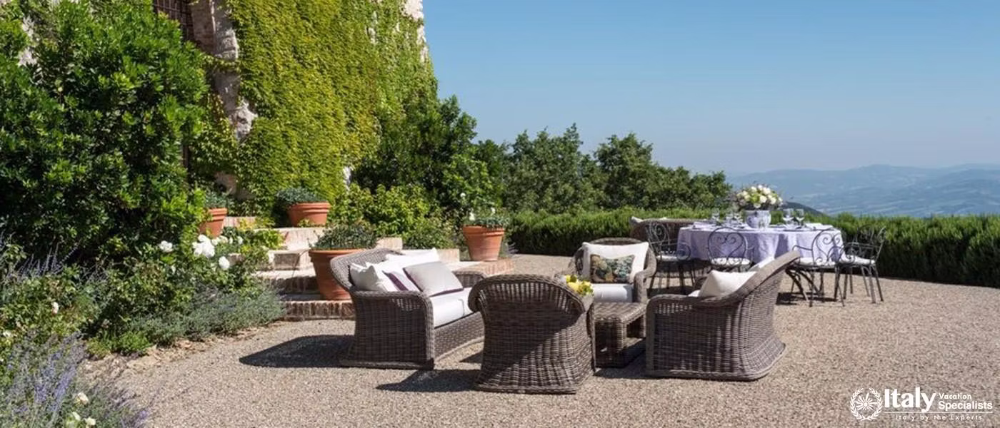 Outdoor sitting area in Villa Tezio