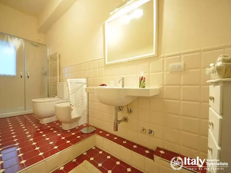 First-rate bathrooms in apartment of Florence