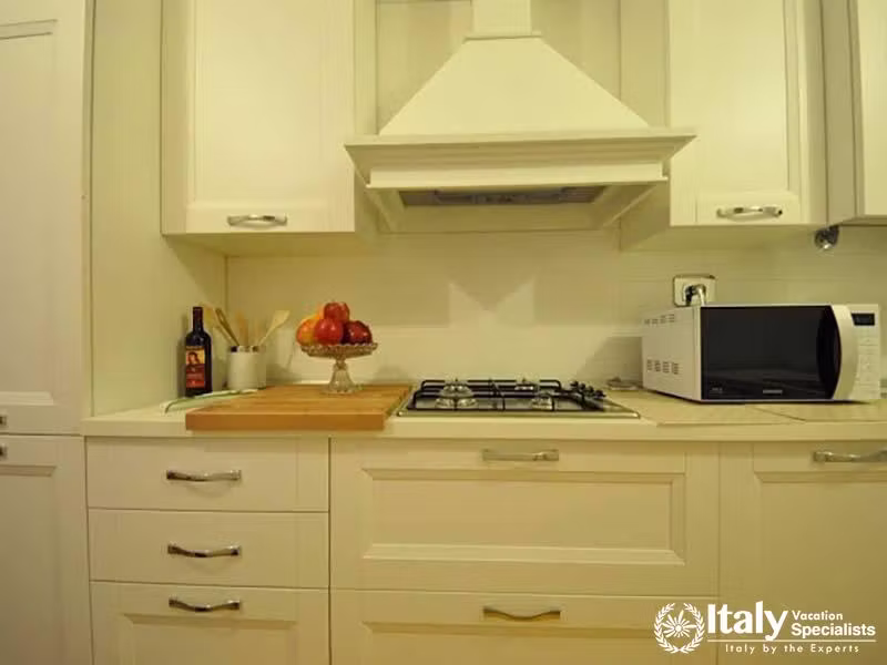 Kitchen with oven and other appliances apartment for 7 in Florence