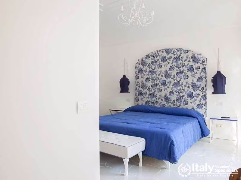 Villa has fantastic views over the sea towards Positano and Capri