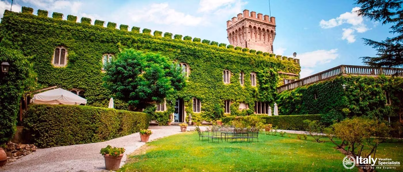 Beauitfull exterior of Bellissimo Plazzo in Maremma 